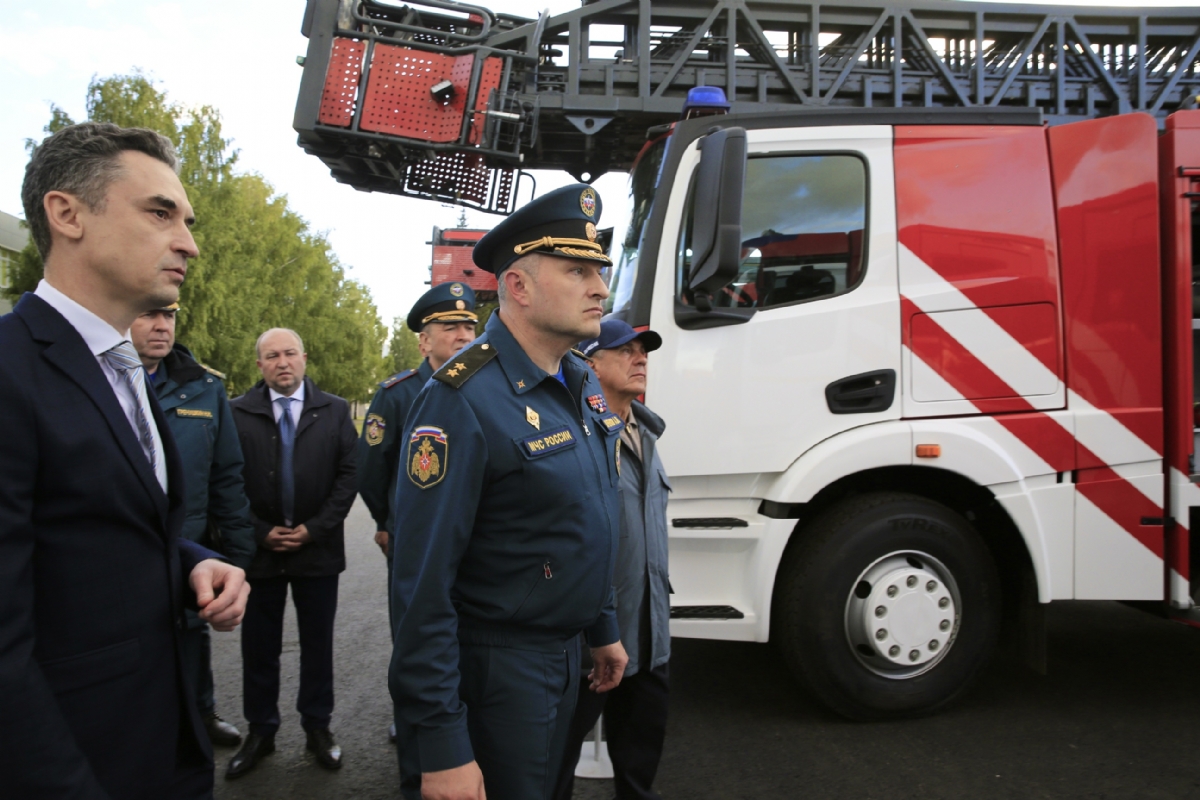 KAMAZ PRESENTED NEW GENERATION FIRE TRUCKS TO THE HEAD OF EMERCOM OF RUSSIA